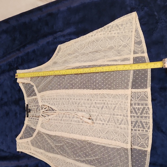 American Eagle sheer top with lace accents - Picture 5 of 6